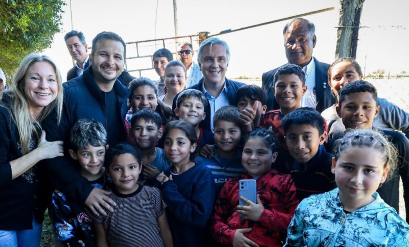 Llaryora anunció obras, viviendas y aportes a Camilo Aldao, General Baldissera y Colonia Barge