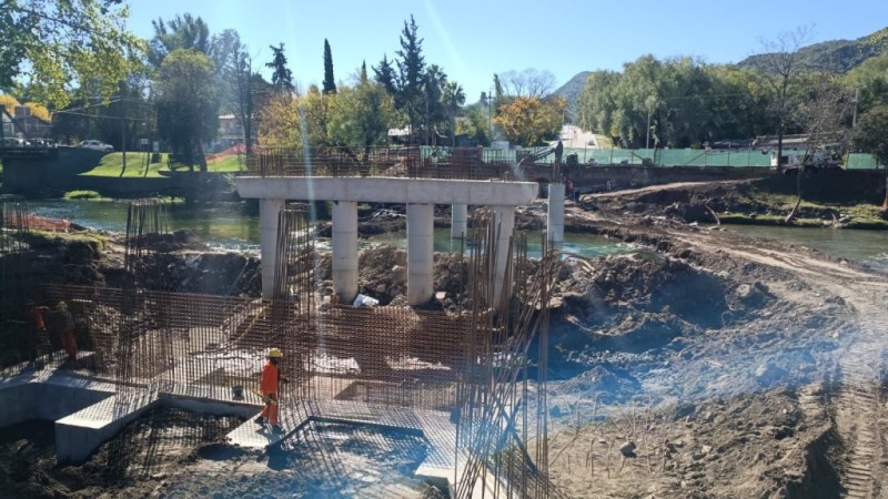 Santa Rosa de Calamuchita: el nuevo puente sobre el río avanza y ya alcanza el 34% de ejecución
