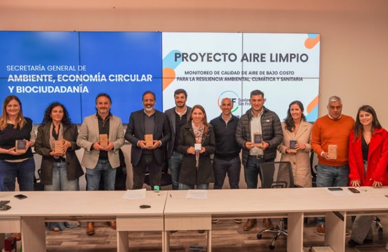 La Provincia entregó equipos para medir la calidad del aire en siete municipios