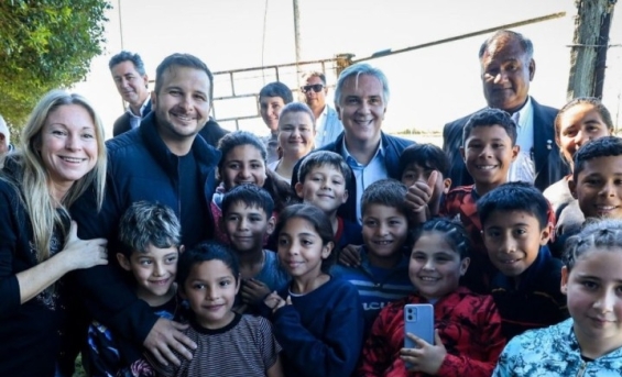 Llaryora anunció obras, viviendas y aportes a Camilo Aldao, General Baldissera y Colonia Barge