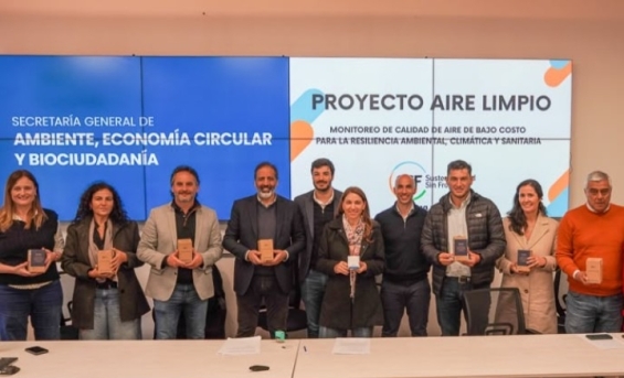 La Provincia entregó equipos para medir la calidad del aire en siete municipios